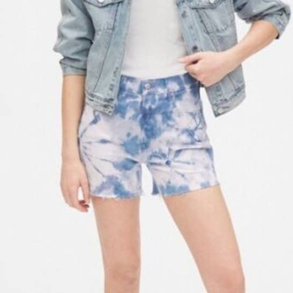 GAP Women’s High Rise 4” Tie Dye Denim Shorts Blue White Raw Hem Size 6/28